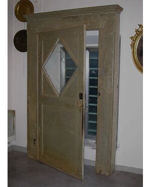 Door with imitations of the XVIII century.     
