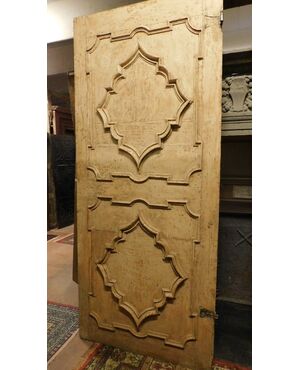 pts610 two Baroque doors with carved frames,