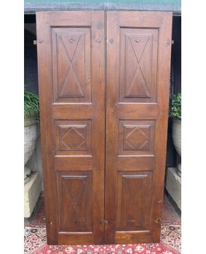 pti554 door in walnut with two doors lozenges, mis. h 207 cm x larg. 109 cm, thickness. 2,8 cm
