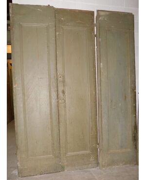 Pts623 five double doors in poplar, epoc &#39;700, mis. H 247 x 125 cm with back bar,     