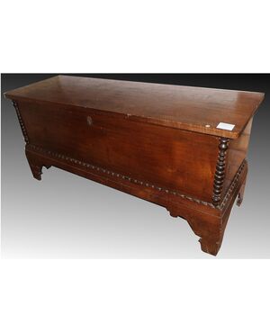 Neapolitan antique chestnut in solid walnut of the second half of the eighteenth century.     