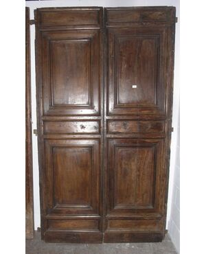Ptn700 walnut door, seventeenth century, h 232 x 135 x 9 cm     