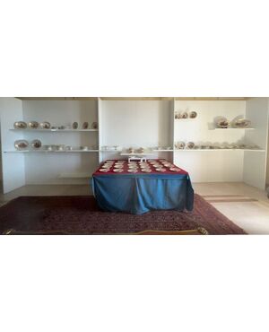 Importante servizio in porcellana  con “Le Vestiture del Regno di Napoli”. 1820 ca.