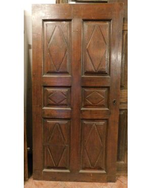 pti592 a lozenge door in walnut, &#39;700 era, Piedmontese, cm 99.5 xh 204 cm 3.5     