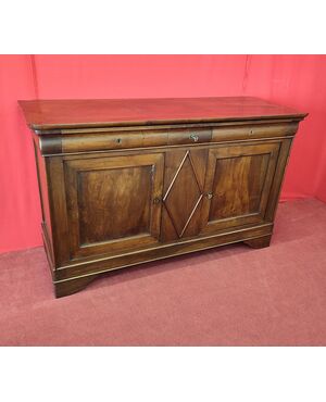 Two-door sideboard with diamond