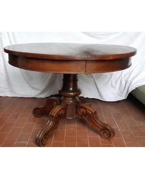 Round extending table     