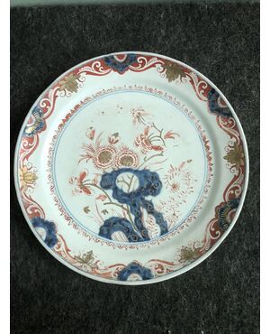 Majolica plate in the style of &#39;imari&#39;.Delft, Holland.     