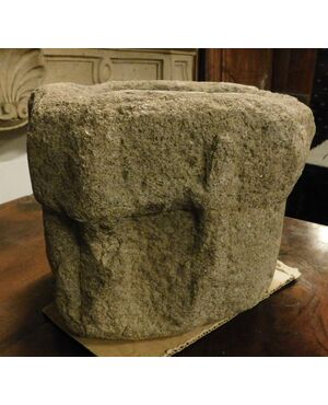 dars286 stone holy water stoup, fifteenth century, measure. cm 35 x 30 h 22 cm, France     