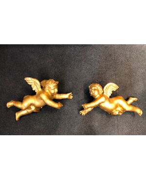 Pair of carved wooden angels and gold leaf. Liguria.     