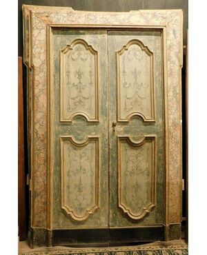 ptl470 two 18th century lacquered doors, mis. h cm 252 x 175 wide max     