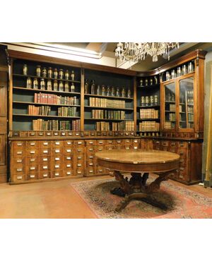 lib89 pharmacy in nineteenth-century walnut, mis. h 275 cm, angle 380 x 190 146     