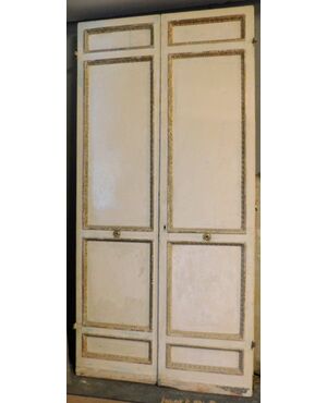 ptl487  tre porte laccate bianche con cornici dorate, mis. cm 126 x h 262