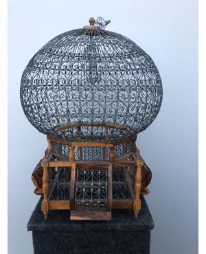 Bird cage in metal and wood     