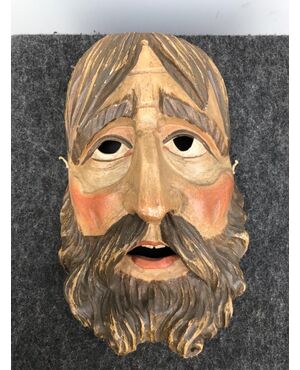 Maschera in legno intagliato e dipinto,raffigurante personaggio maschile con barba.Italia