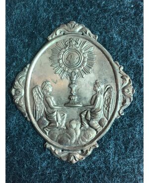 Brass tab for plaques depicting two angels with a monstrance. Brotherhood of the angels and the Blessed Sacrament. Genoa     