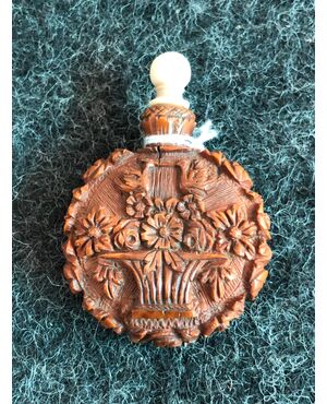 Cacozo wood tobacco box engraved with trophies and flowers. France     
