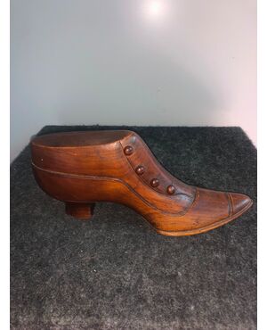 Shoe model in walnut wood.Italy     