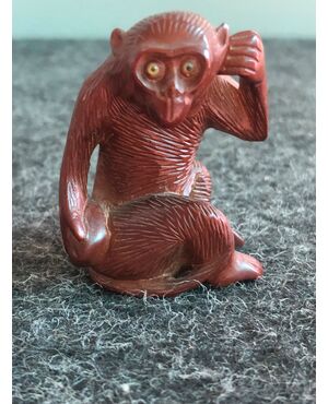 Netsuke’ in legno raffigurante scimmia.Giappone