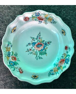 Majolica plate with floral decoration with gold highlights. Real San Carlo factory     