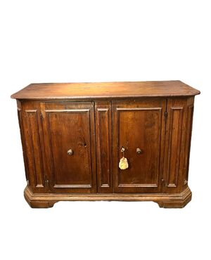 Credenza a due porte XVIII secolo