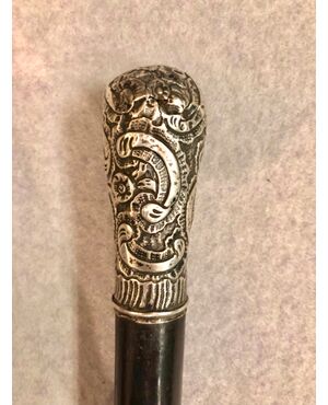 Evening stick with silver knob with rocaille decoration.     