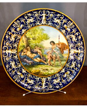 Ginori large plate with historiated and Raphaelesque decorations.     
