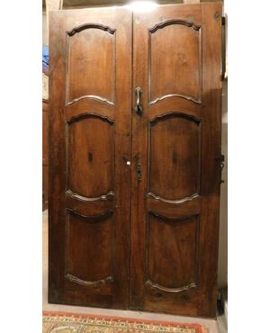 ptci505 - door in walnut with wavy panels, cm l 143 xh 250     