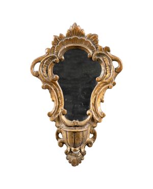 Acquasantiera in legno dorato. Italia, XVIII sec.