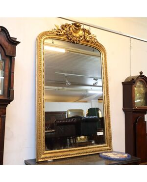 Rectangular mirror with cymatium with gilded wood cherubs     