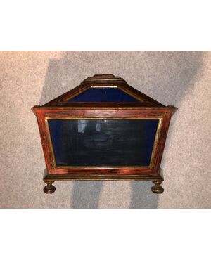 Lacquered wood display case with golden profiles. Original blown glasses.     