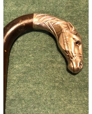 Stick with silver knob depicting horse&#39;s head.     