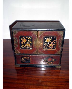  19th century Japanese box, 18x20x10 cm   