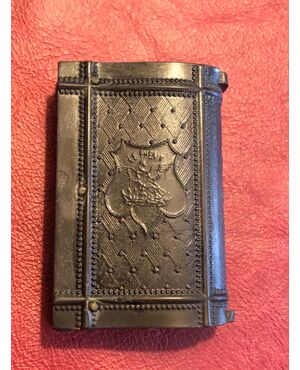 Scatolina portafiammiferi in bakelite a forma di libro con raffigurata la Fenice e scudo.