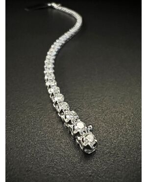 Bracciale  tennis  in  oro  bianco  e  Diamanti  di  Colore   E-F  per  4 ct.