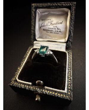 Anello  con  Smeraldo  e  Diamanti  