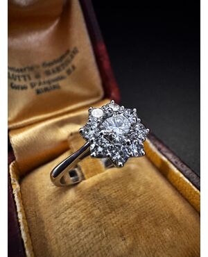 Anello  a  fiore  con  Diamanti 1.1 ct.