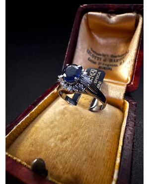Anello  in  Platino  con  Zaffiro  e  Diamanti  