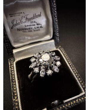 Anello  con  Diamanti  centrale  0.90 ct.