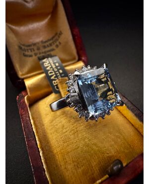 Anello  in  platino  con  Acquamarina  e  Diamanti  