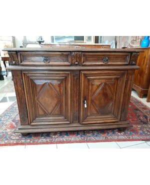 Lombard sideboard in walnut from the 17th century     