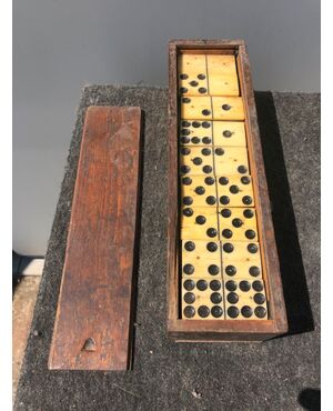 Box with dominoes in bone and ebony.     