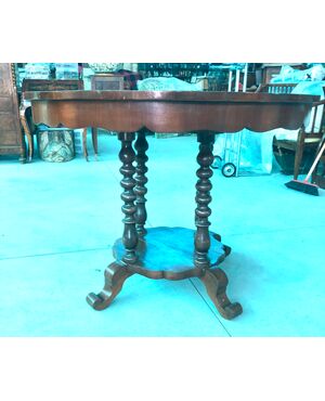Walnut table with four legs and four feet, Louis Philippe period.     