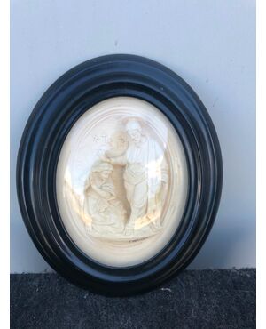 Bassorilievo in schiuma di mare ( magnesite ) raffigurante Gesu’benedicente .Firma.E.Minger