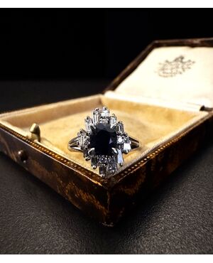 Anello in  Platino  con  Zaffiro  e  Diamanti  