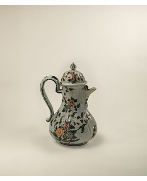 ​Caffettiera in maiolica policroma, Veneto, XVIII secolo