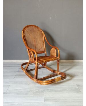Sedia a dondolo in bambù