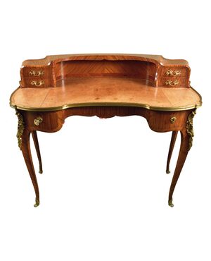 Antico scrittoio francese del 1800 a fagiolo in satinwood e bois de rose