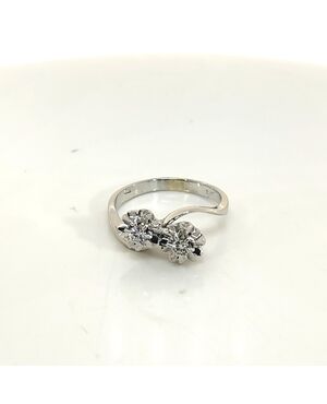 Anello in oro con diamanti 