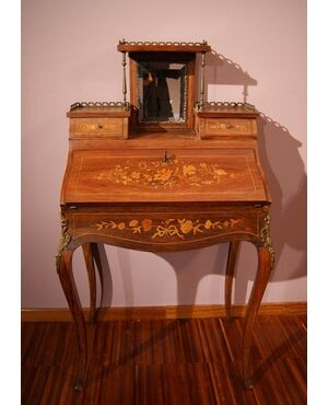 Antica ribaltina francese del 1800 con alzatina stile Luigi XV riccamente intarsiata