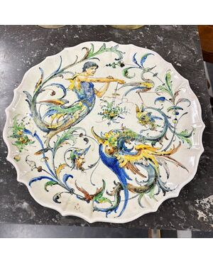 Antico piatto maiolica  Angelo Minghetti Bologna fine 800 . Misura cm 33 